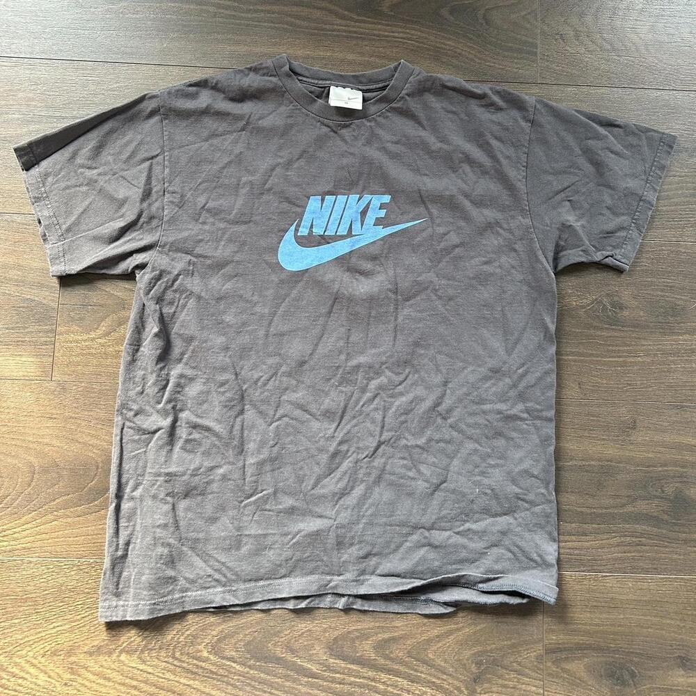 Nike Men's Grey and Blue Tshirt